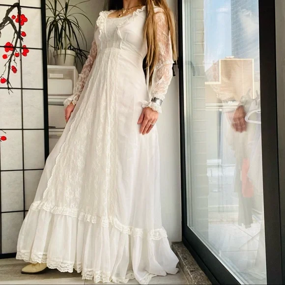 Vintage Organza Ruffle Lace Layered Ivory White Bishop Long Sleeve Wedding Dress - Picture 5 of 17